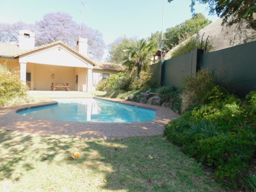 To Let 2 Bedroom Property for Rent in Bryanston Gauteng