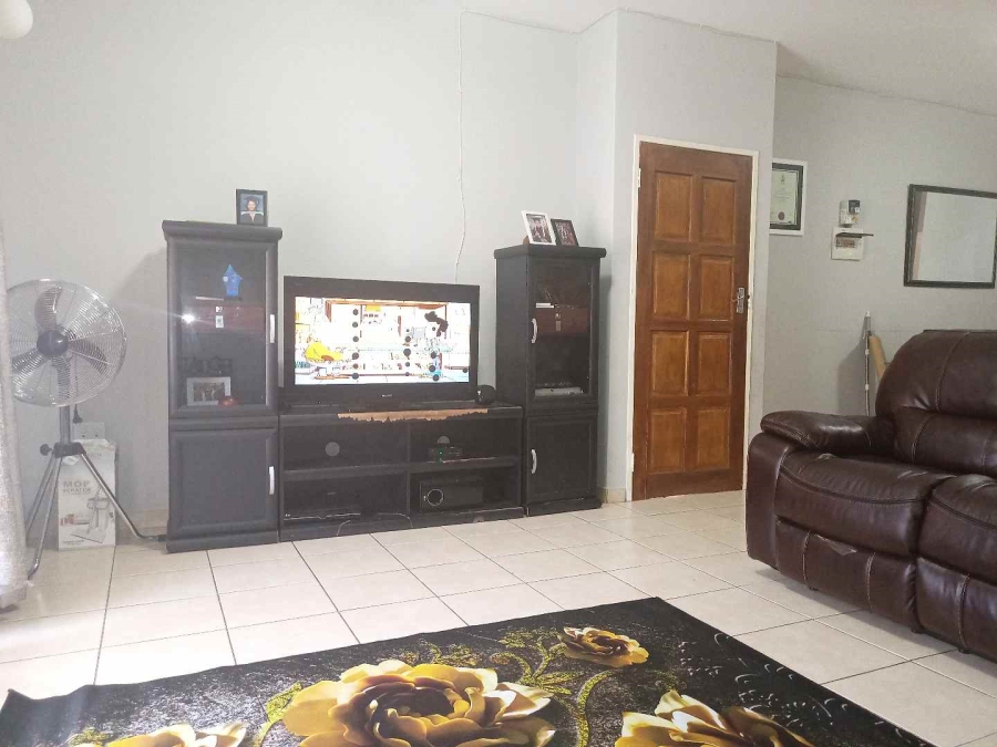 To Let 2 Bedroom Property for Rent in Norkem Park Gauteng