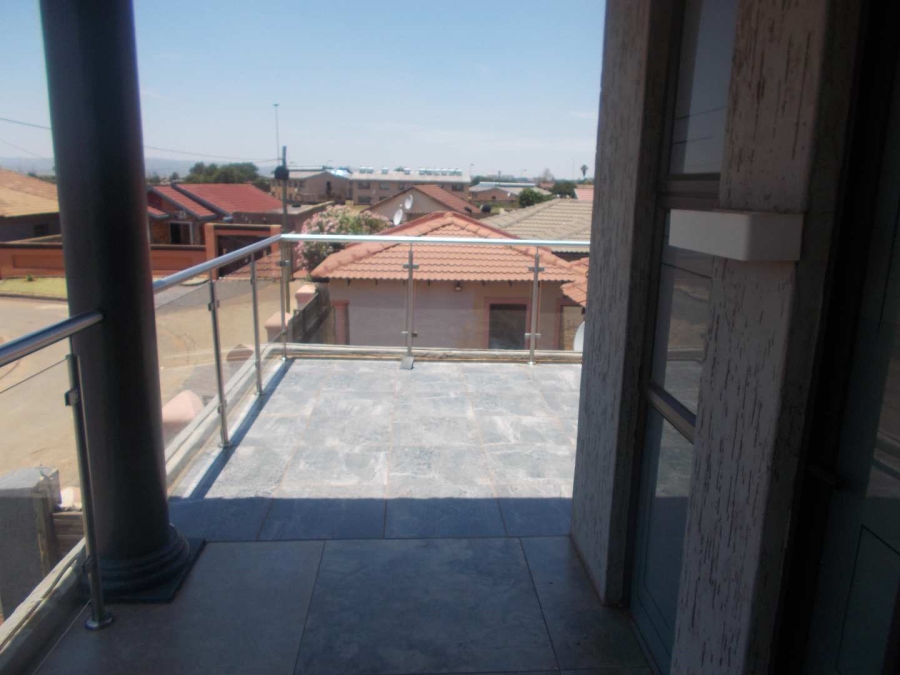 4 Bedroom Property for Sale in Mngadi Gauteng