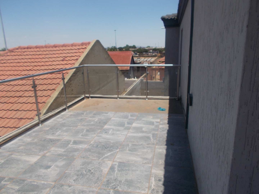 4 Bedroom Property for Sale in Mngadi Gauteng