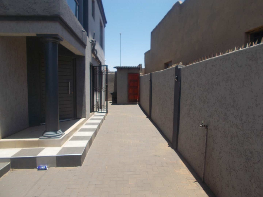 4 Bedroom Property for Sale in Mngadi Gauteng