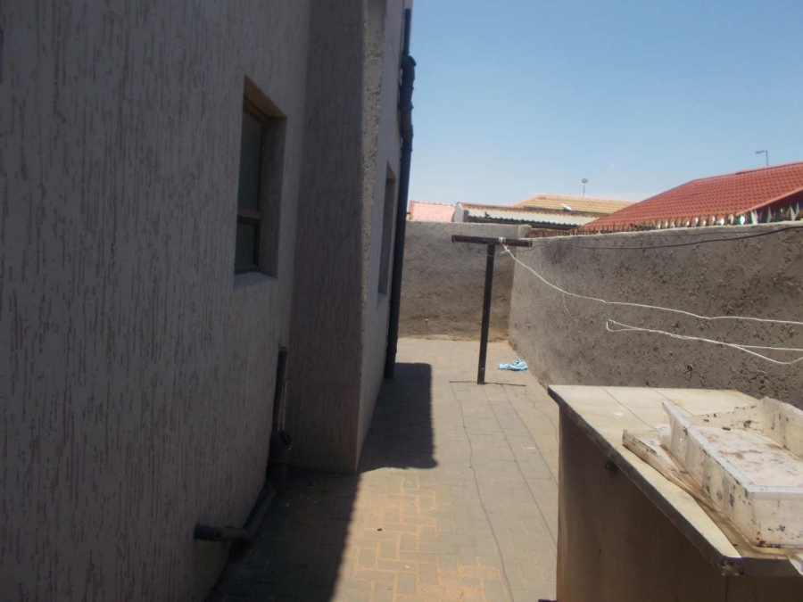 4 Bedroom Property for Sale in Mngadi Gauteng