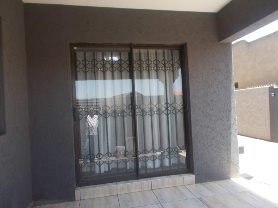 4 Bedroom Property for Sale in Mngadi Gauteng