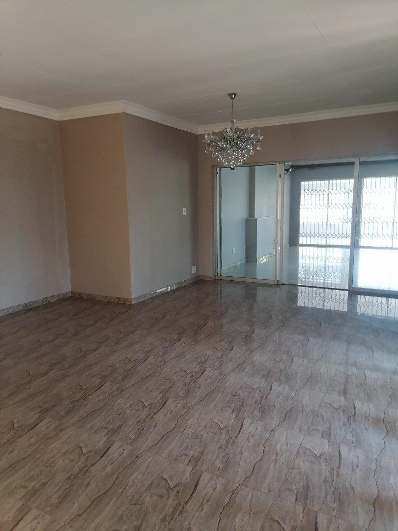 3 Bedroom Property for Sale in Oakdene Gauteng