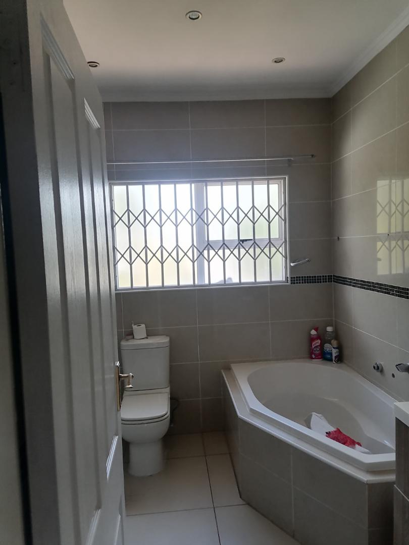 3 Bedroom Property for Sale in Oakdene Gauteng