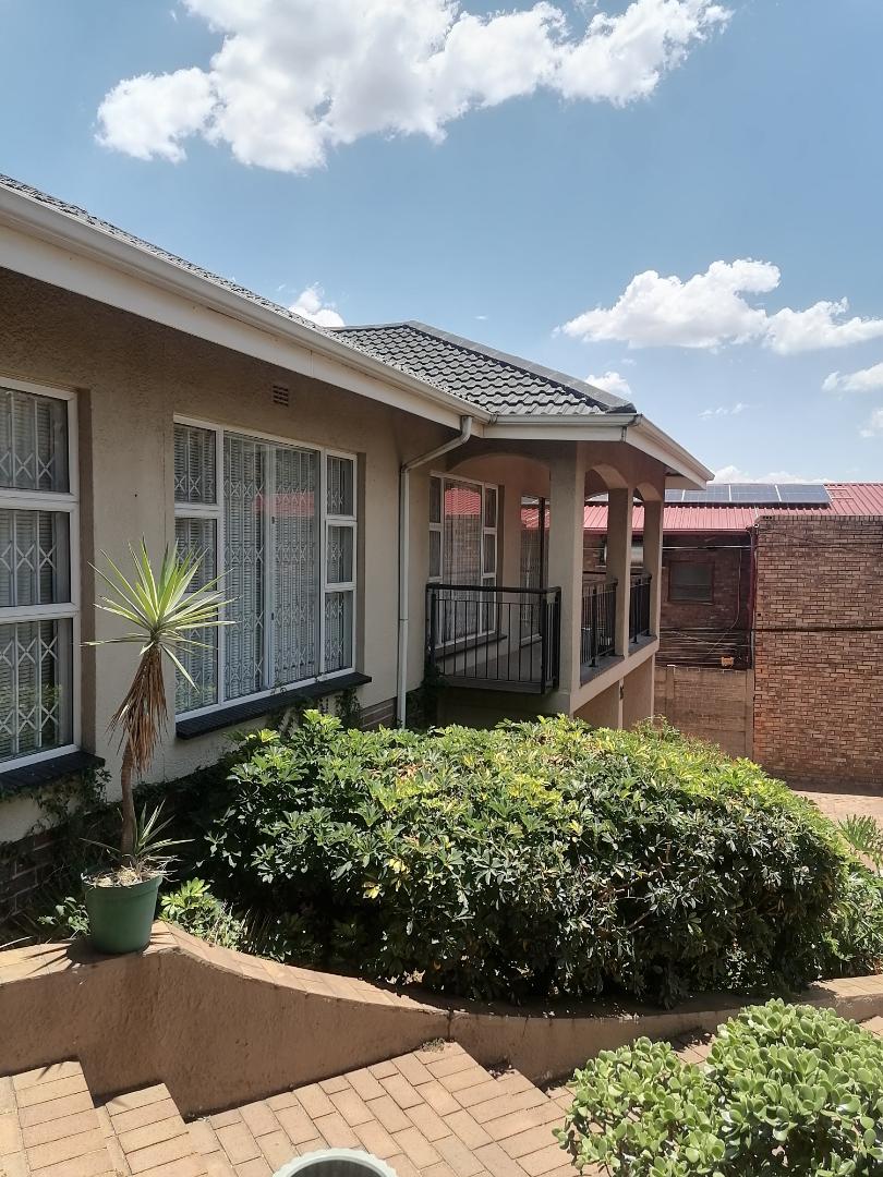 3 Bedroom Property for Sale in Oakdene Gauteng