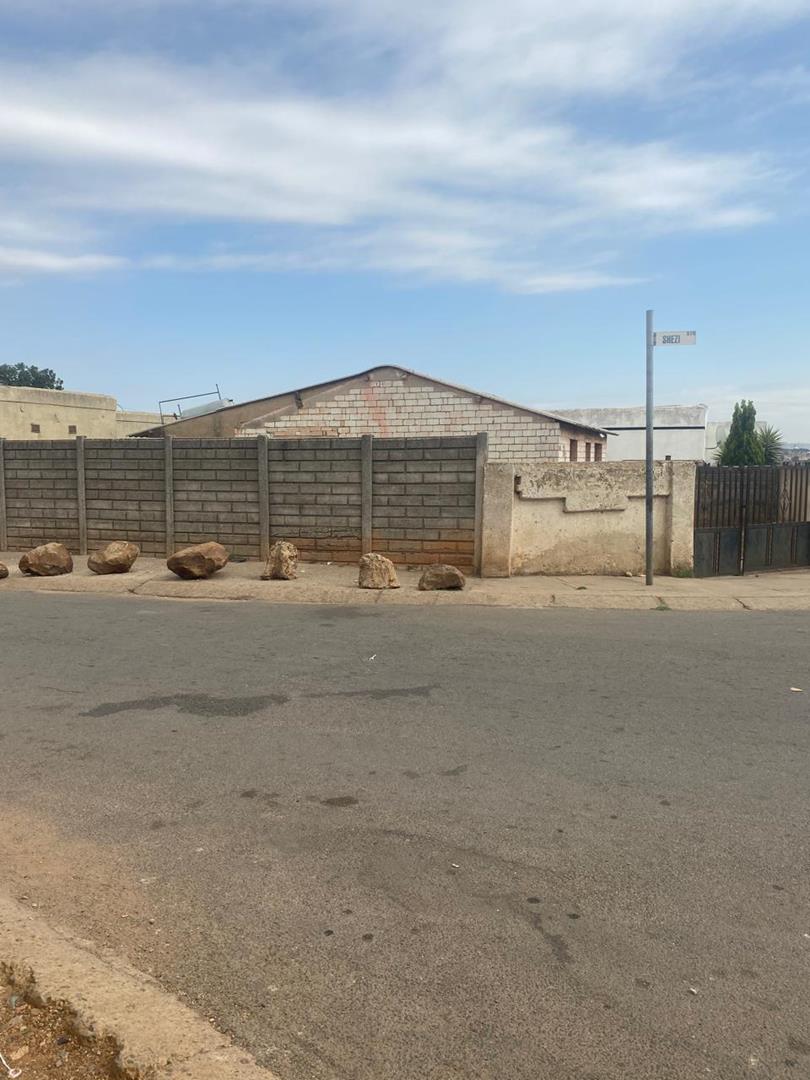 2 Bedroom Property for Sale in Senoane Gauteng