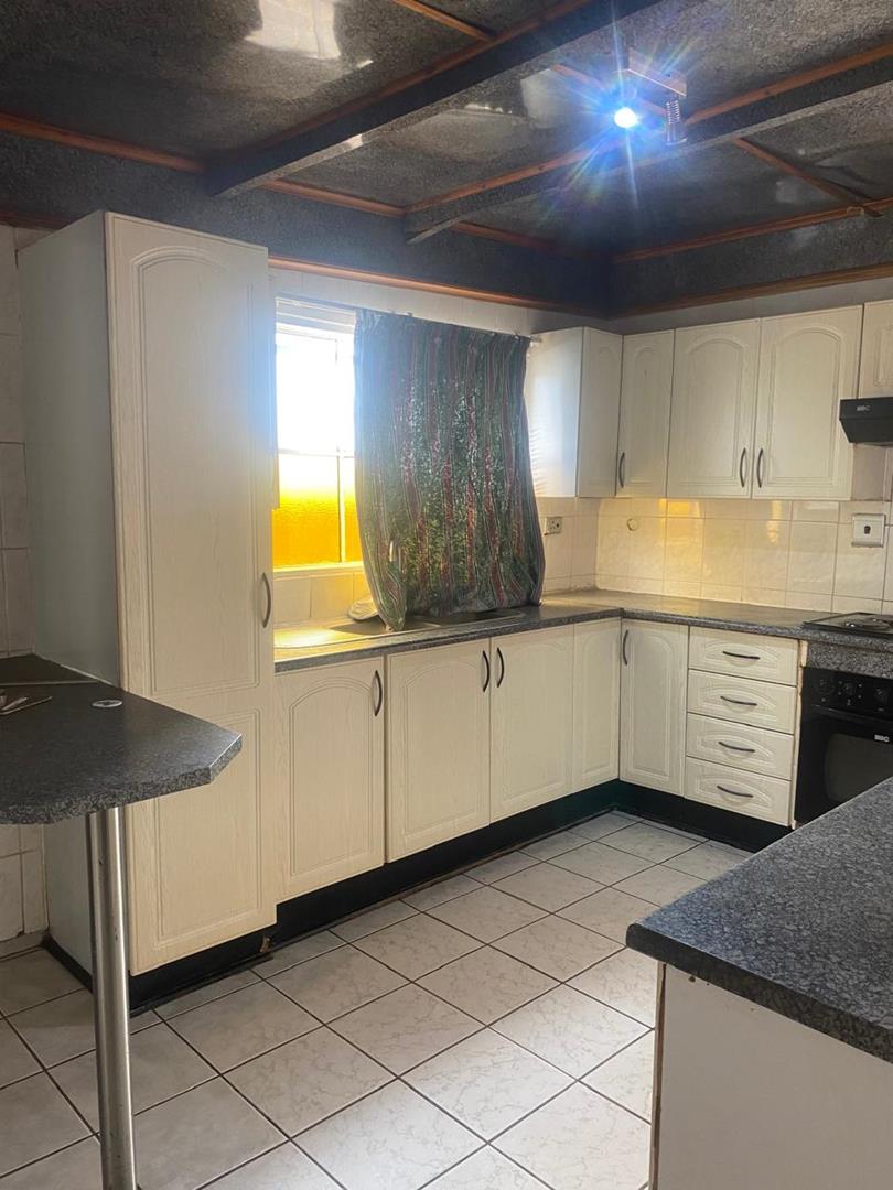 2 Bedroom Property for Sale in Senoane Gauteng