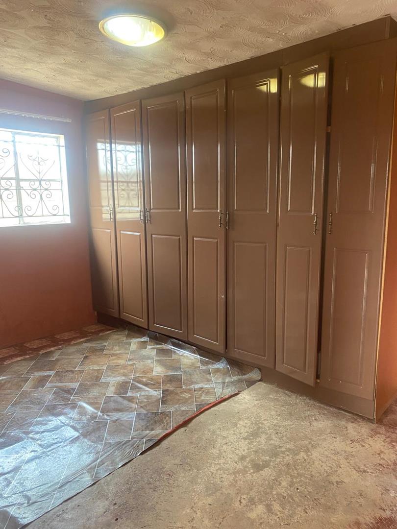 2 Bedroom Property for Sale in Senoane Gauteng