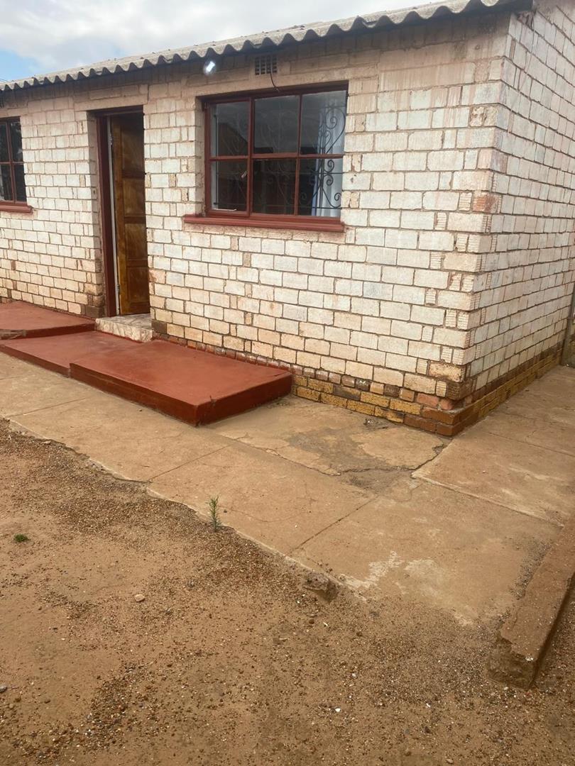 2 Bedroom Property for Sale in Senoane Gauteng