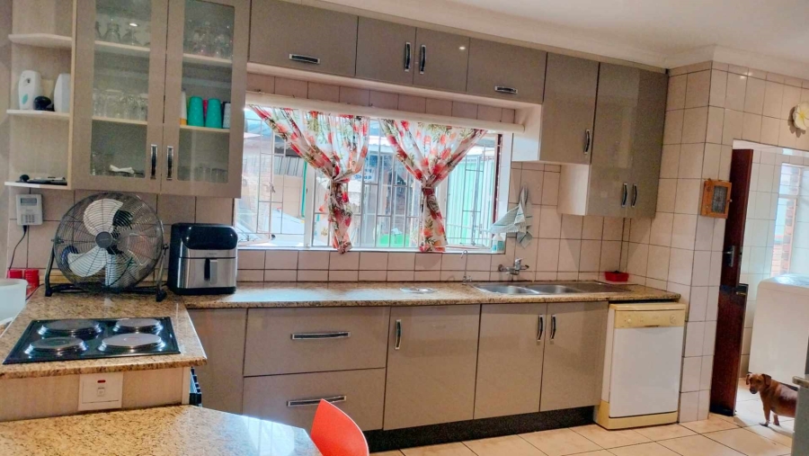 5 Bedroom Property for Sale in Theresa Park Gauteng