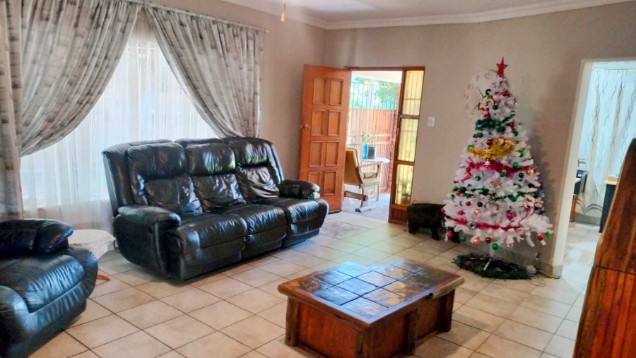 5 Bedroom Property for Sale in Theresa Park Gauteng