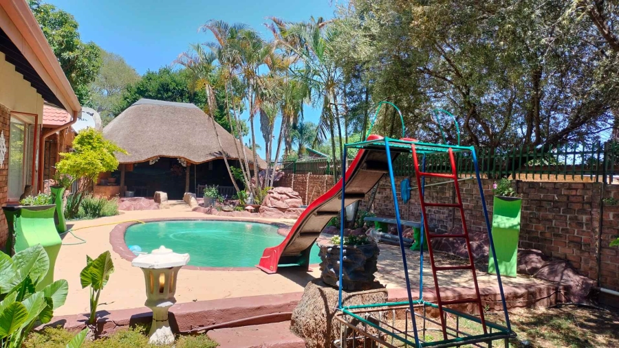 5 Bedroom Property for Sale in Theresa Park Gauteng