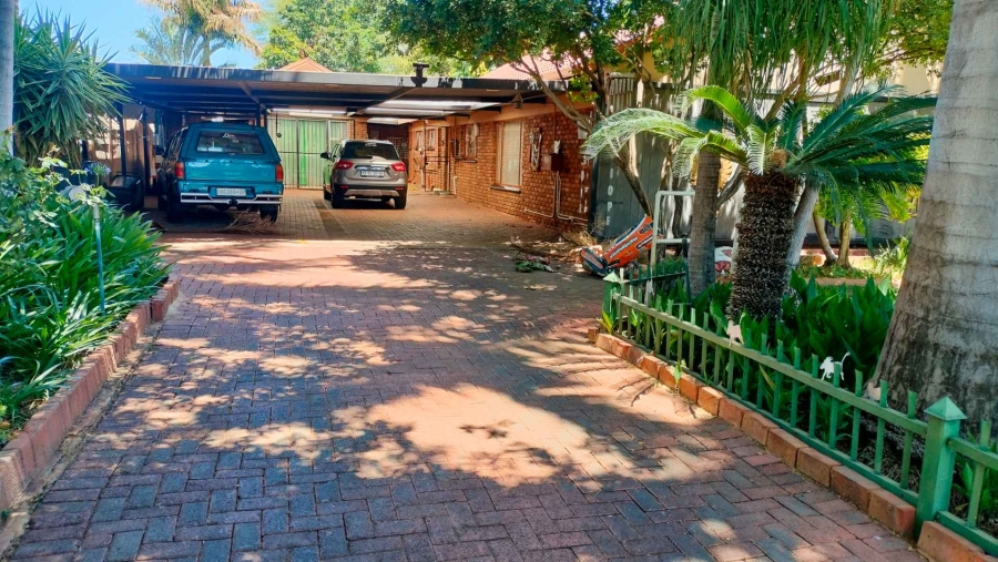 5 Bedroom Property for Sale in Theresa Park Gauteng