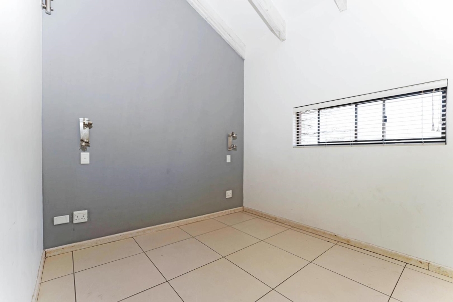 To Let 6 Bedroom Property for Rent in Atholl Gauteng