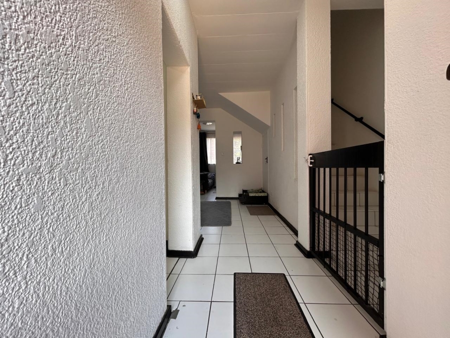 2 Bedroom Property for Sale in Brackenhurst Gauteng