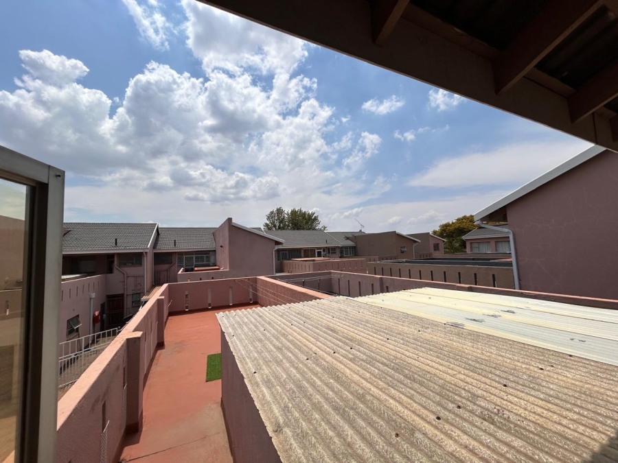 2 Bedroom Property for Sale in Brackenhurst Gauteng