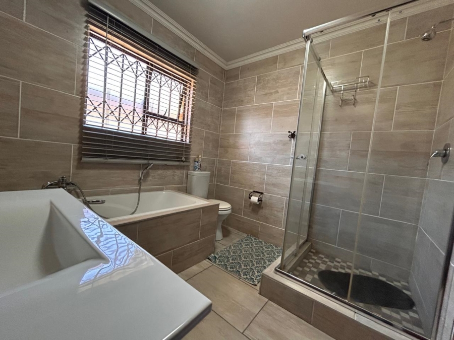 3 Bedroom Property for Sale in New Redruth Gauteng