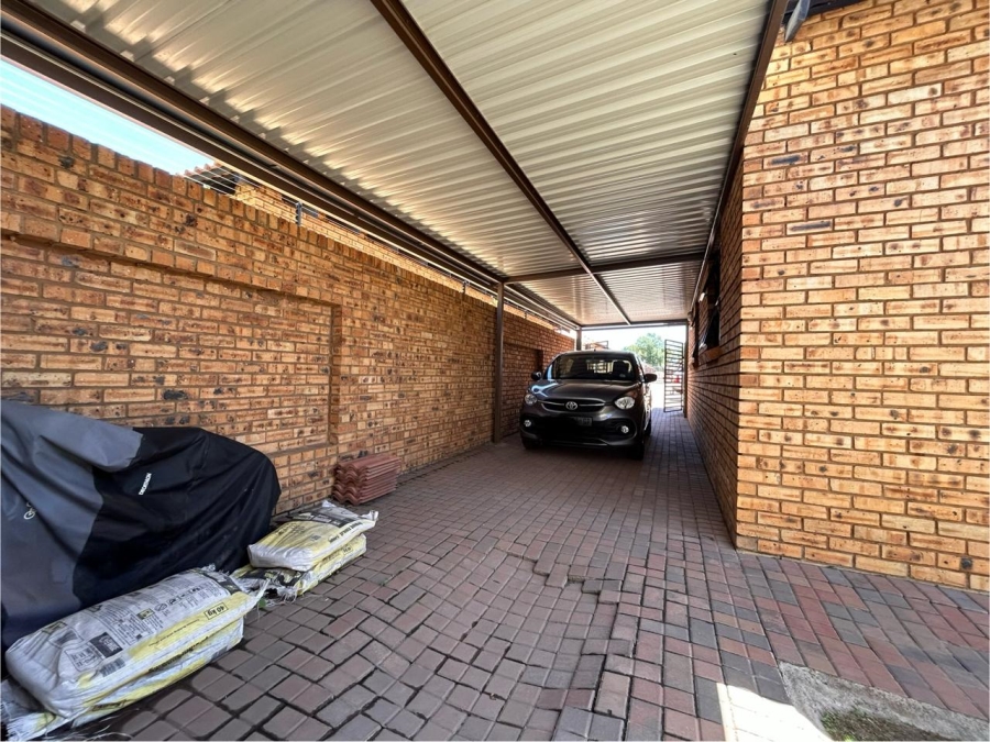 3 Bedroom Property for Sale in New Redruth Gauteng