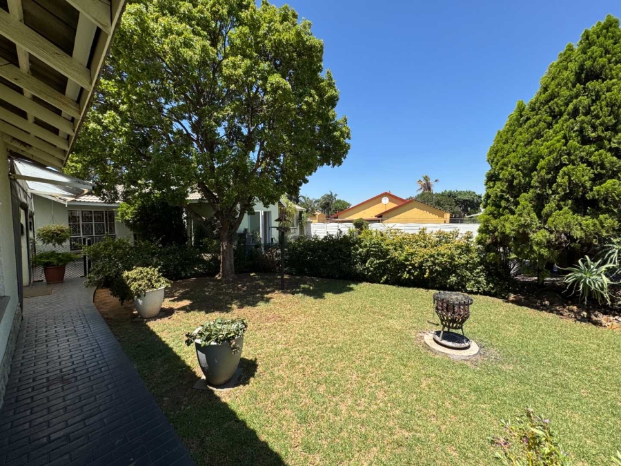 6 Bedroom Property for Sale in Brackendowns Gauteng