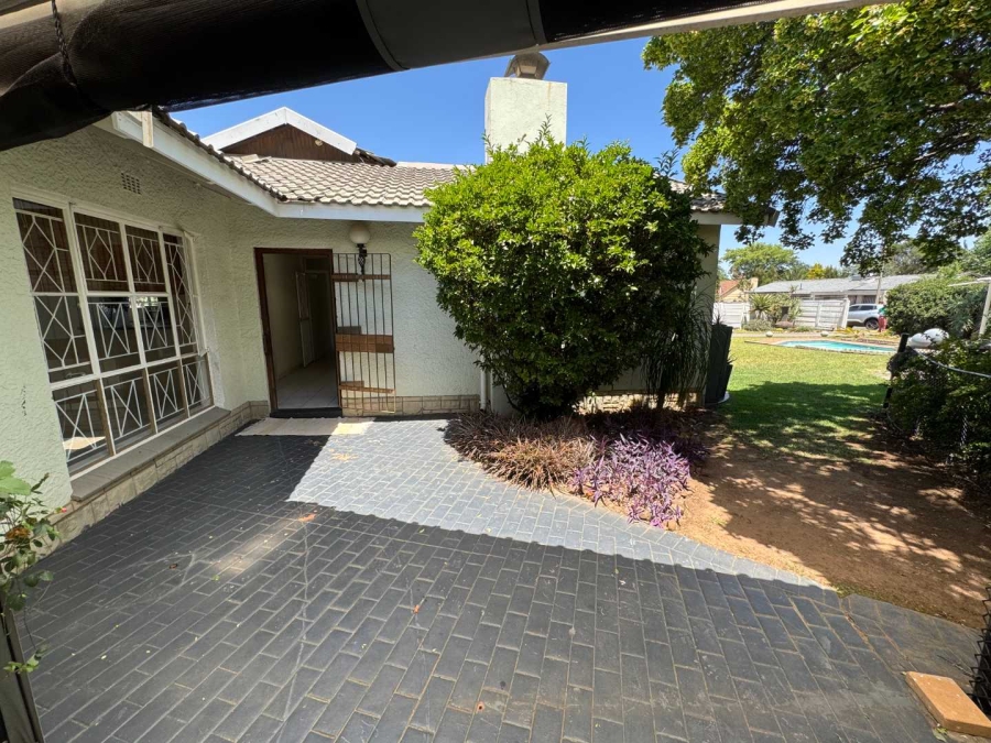 6 Bedroom Property for Sale in Brackendowns Gauteng