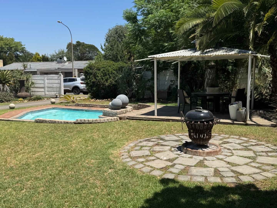 6 Bedroom Property for Sale in Brackendowns Gauteng