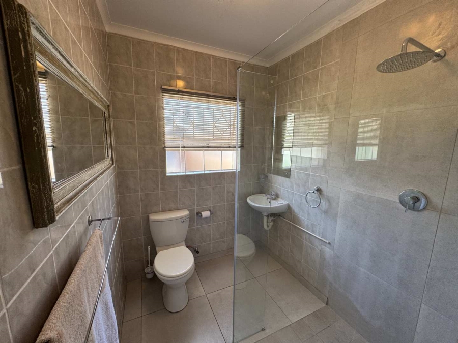 6 Bedroom Property for Sale in Brackendowns Gauteng