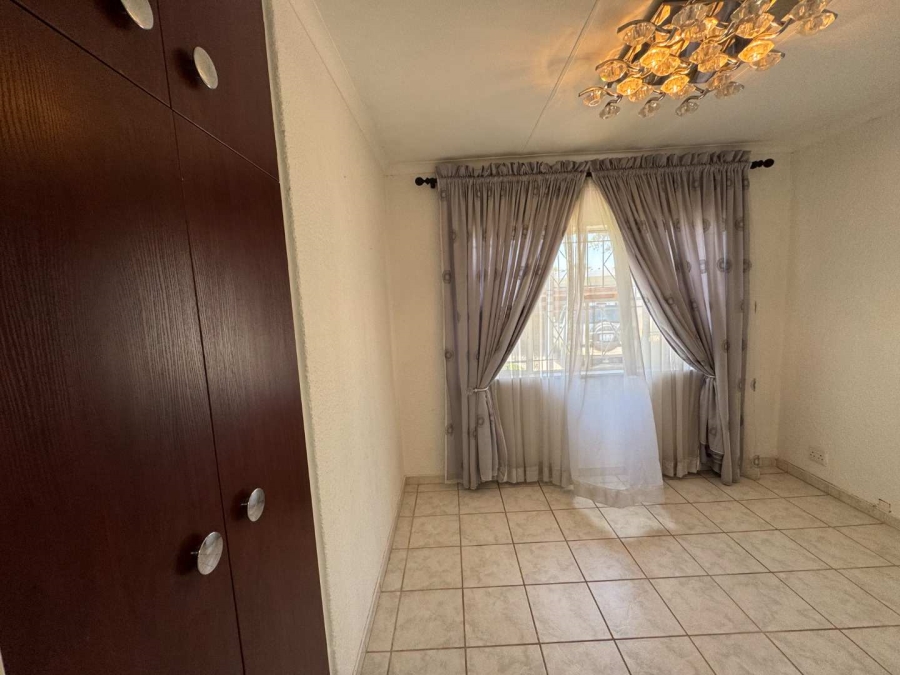 6 Bedroom Property for Sale in Brackendowns Gauteng