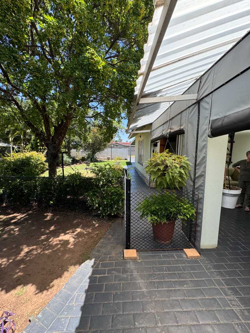 6 Bedroom Property for Sale in Brackendowns Gauteng