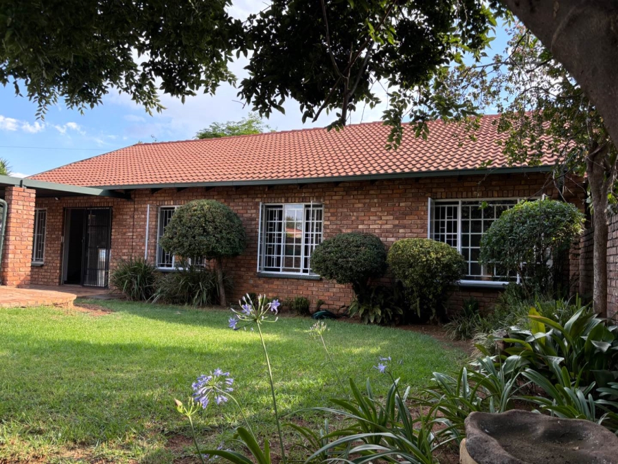 To Let 3 Bedroom Property for Rent in Faerie Glen Gauteng