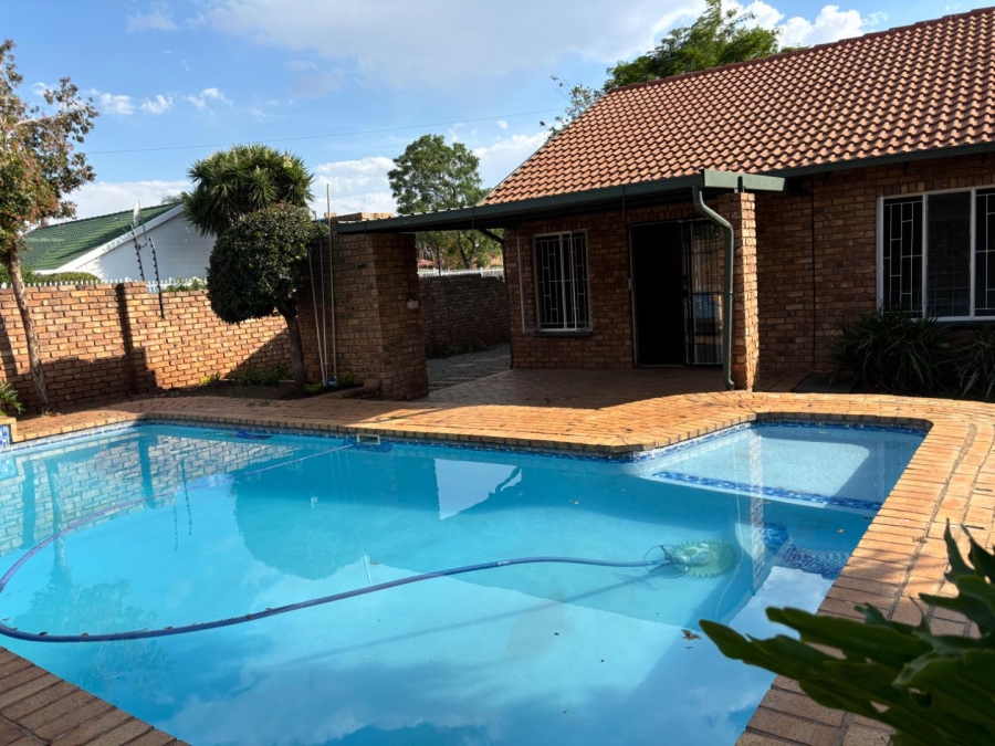 To Let 3 Bedroom Property for Rent in Faerie Glen Gauteng