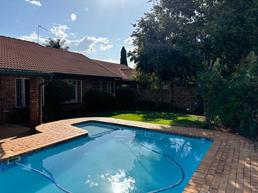 To Let 3 Bedroom Property for Rent in Faerie Glen Gauteng