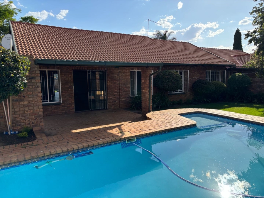 To Let 3 Bedroom Property for Rent in Faerie Glen Gauteng