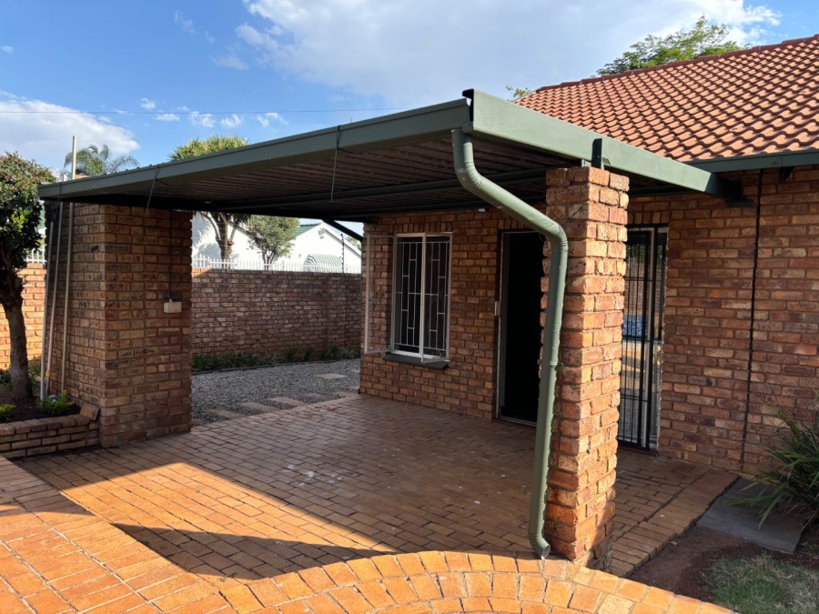 To Let 3 Bedroom Property for Rent in Faerie Glen Gauteng