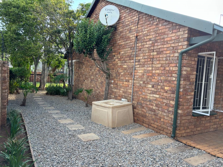 To Let 3 Bedroom Property for Rent in Faerie Glen Gauteng