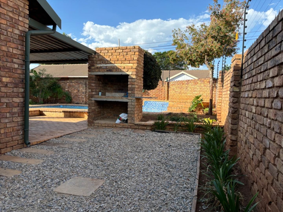 To Let 3 Bedroom Property for Rent in Faerie Glen Gauteng