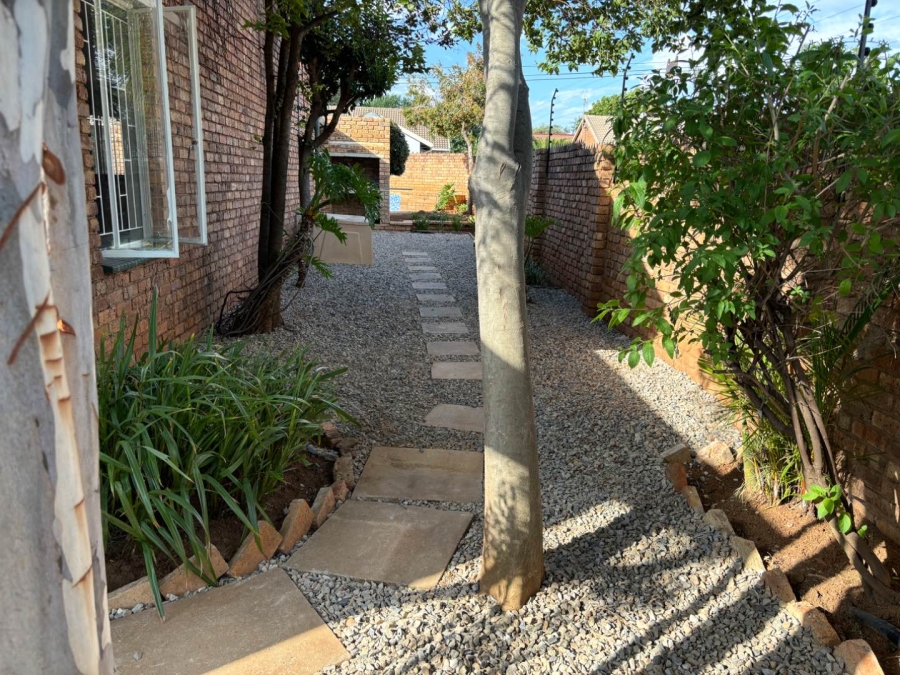 To Let 3 Bedroom Property for Rent in Faerie Glen Gauteng