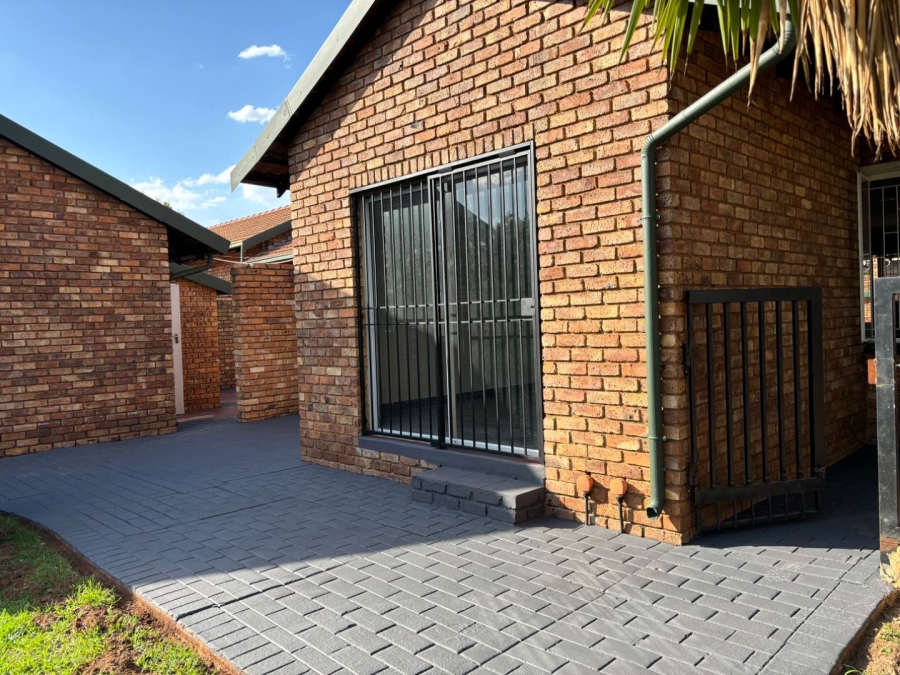 To Let 3 Bedroom Property for Rent in Faerie Glen Gauteng