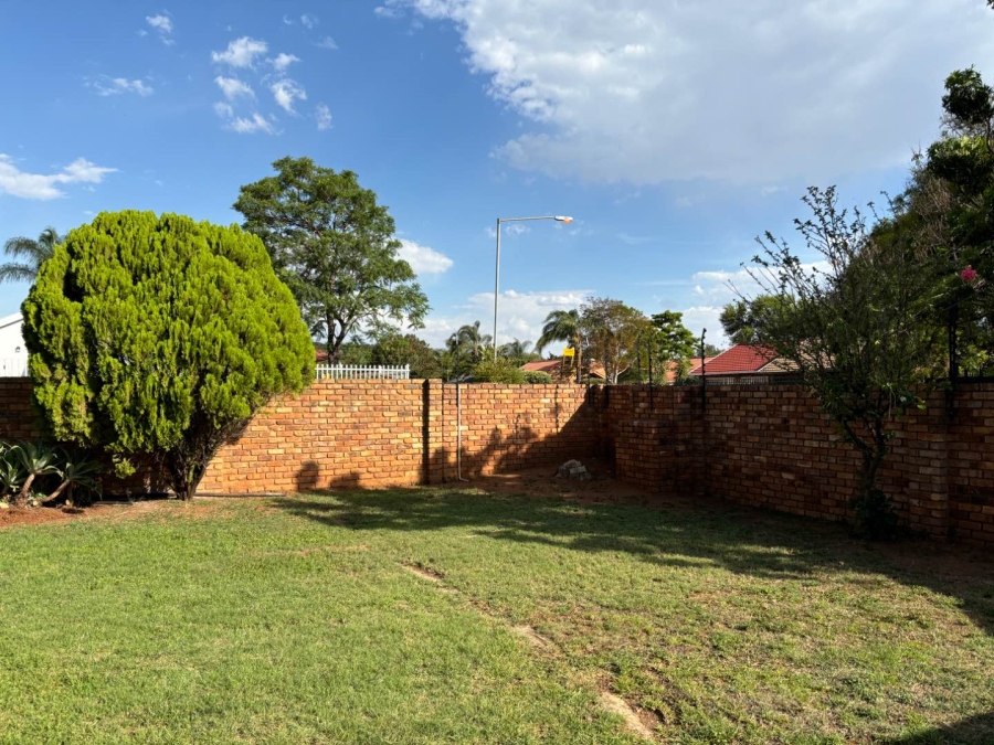 To Let 3 Bedroom Property for Rent in Faerie Glen Gauteng