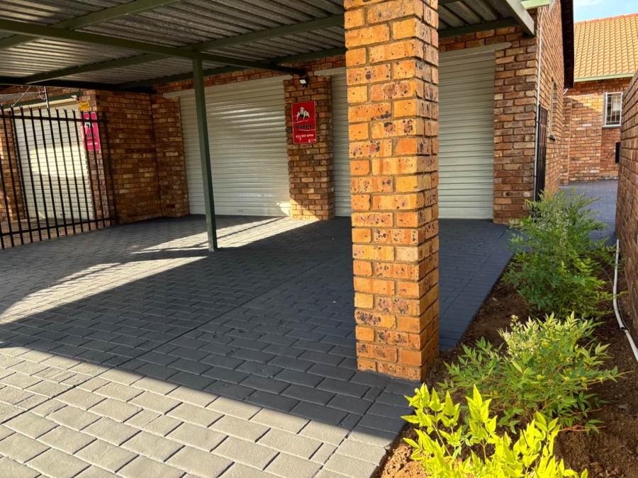 To Let 3 Bedroom Property for Rent in Faerie Glen Gauteng