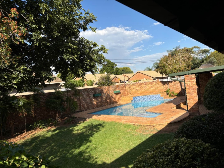 To Let 3 Bedroom Property for Rent in Faerie Glen Gauteng