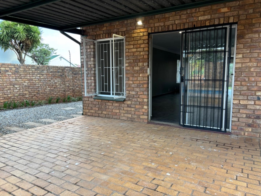 To Let 3 Bedroom Property for Rent in Faerie Glen Gauteng