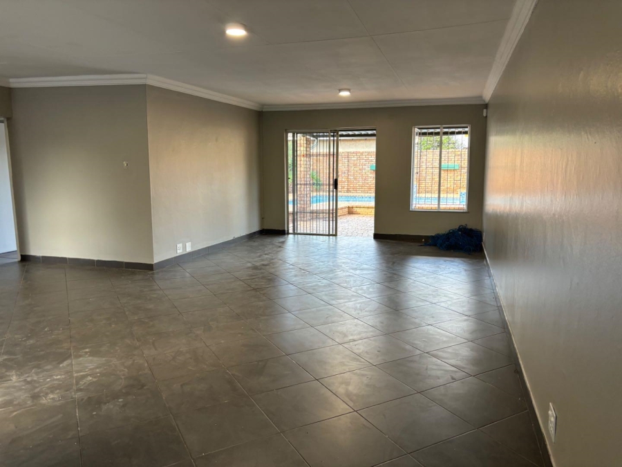 To Let 3 Bedroom Property for Rent in Faerie Glen Gauteng