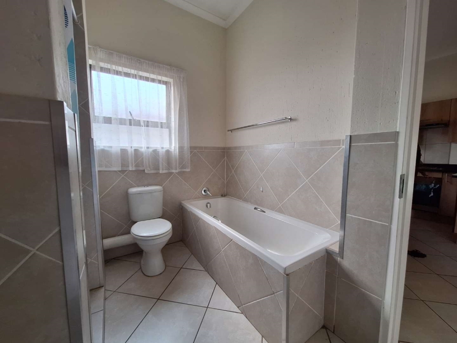 2 Bedroom Property for Sale in Goedeburg Gauteng