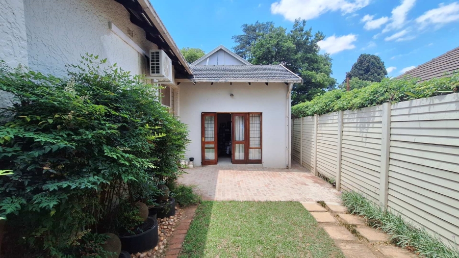 To Let 1 Bedroom Property for Rent in Robindale Gauteng