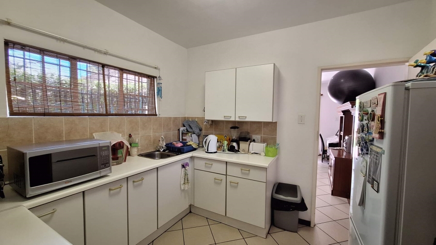 To Let 1 Bedroom Property for Rent in Robindale Gauteng