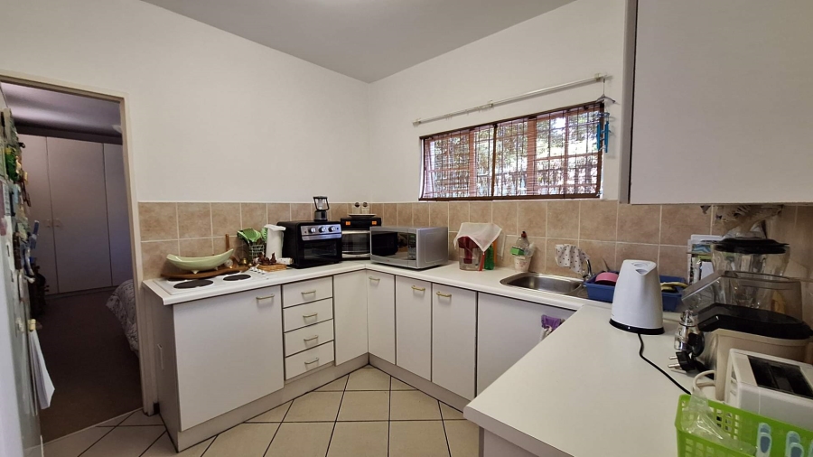 To Let 1 Bedroom Property for Rent in Robindale Gauteng