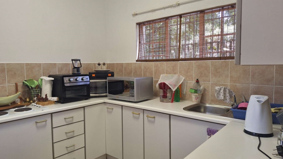 To Let 1 Bedroom Property for Rent in Robindale Gauteng