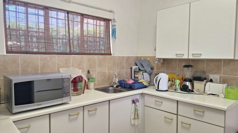 To Let 1 Bedroom Property for Rent in Robindale Gauteng