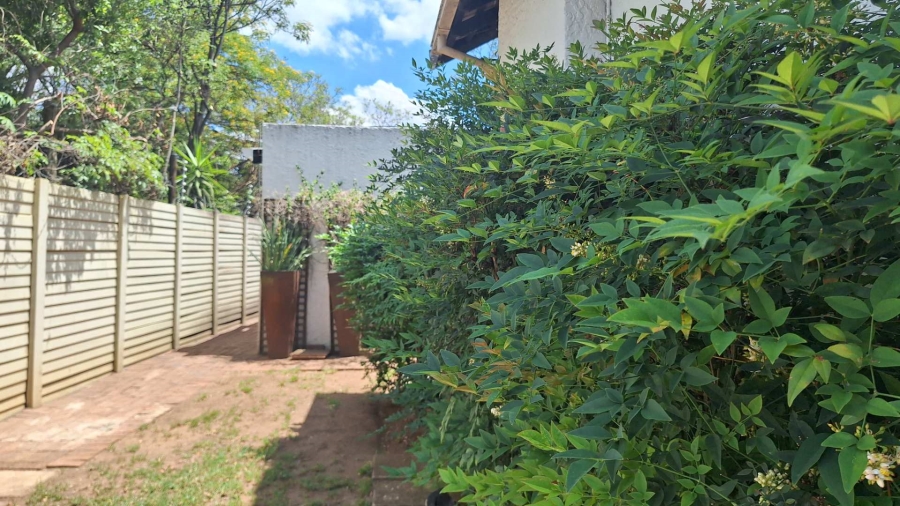 To Let 1 Bedroom Property for Rent in Robindale Gauteng